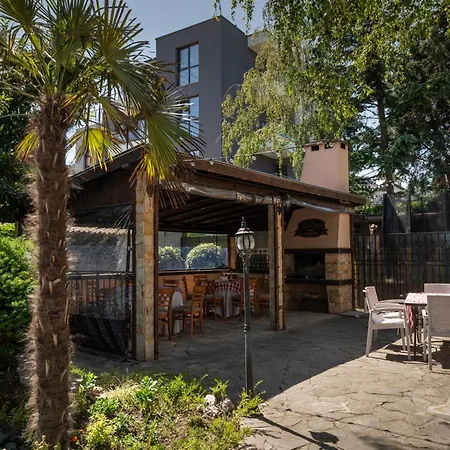 La Casa Guest house 3*