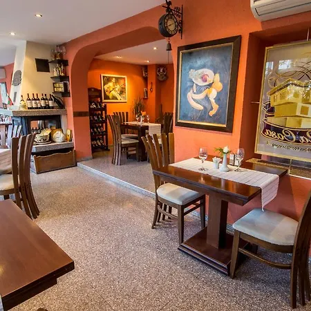Guest house La Casa 3*